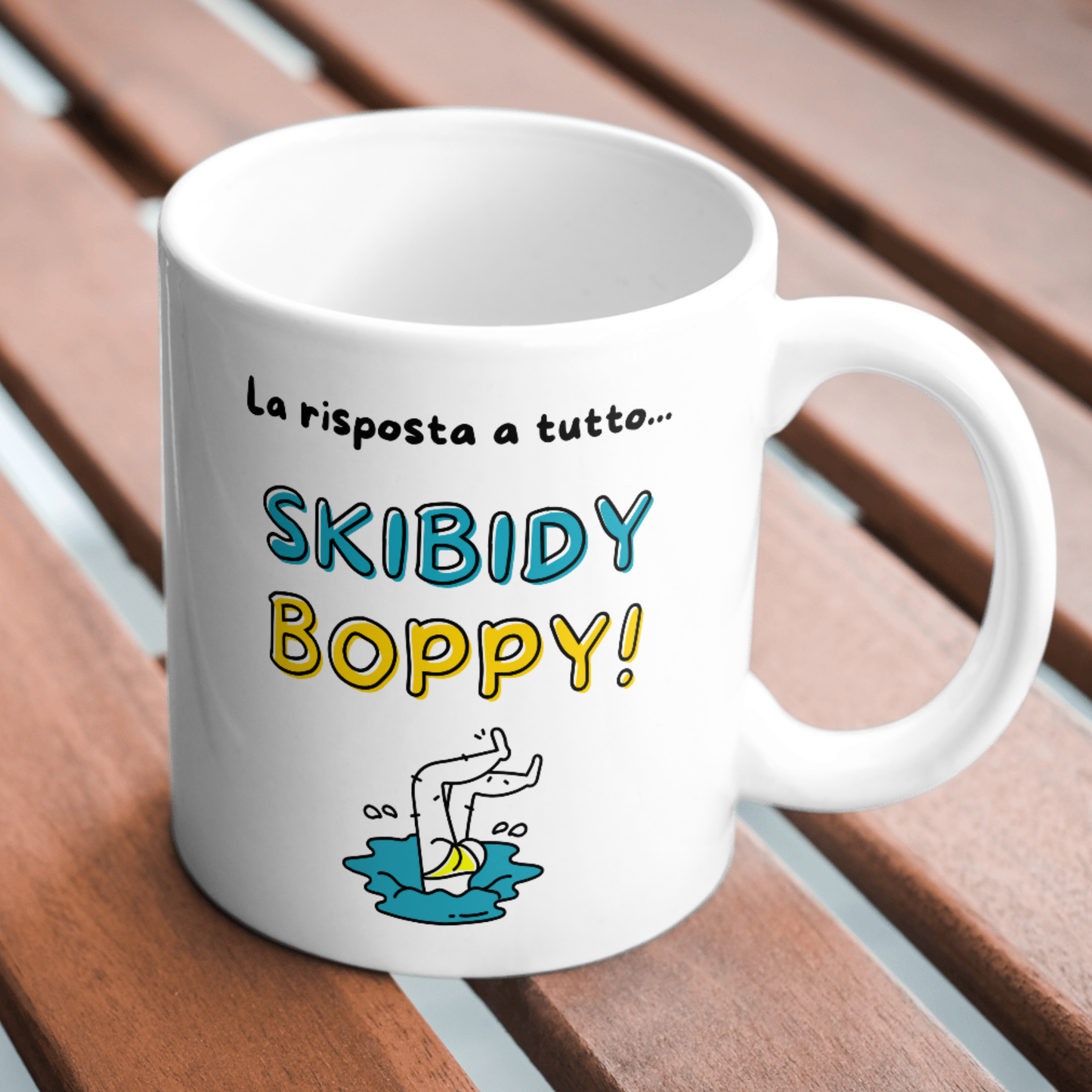 Tazza Skibidy Boppy su tavolo