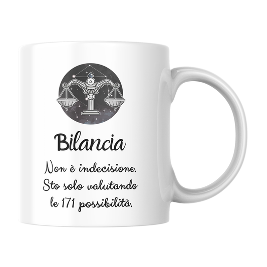 Tazza bianca con immagine stilizzata segno Bilancia e scritta "Bilancia: non è indecisione, sto solo valutando le 171 possibilità" (fronte)
